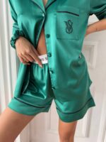 VS İpek Saten Yeşil Şortlu Takım